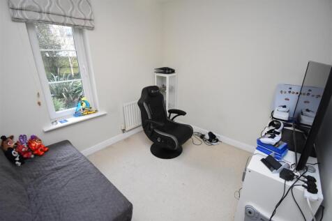 BEdroom 5.JPG