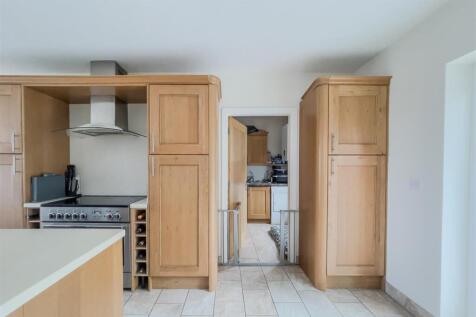 Kitchen 2.jpg