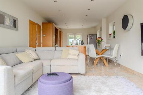 Lounge_3[1].jpg
