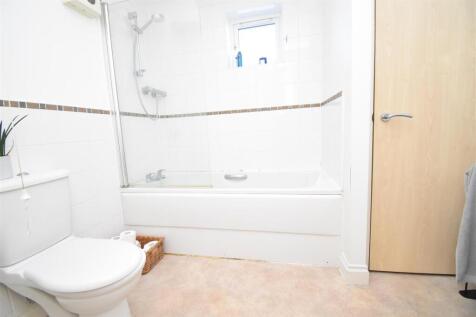 Bathroom.JPG