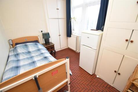 Bed 4.JPG