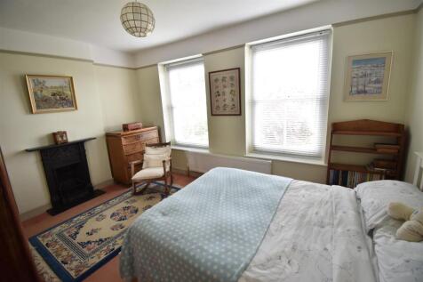 Bedroom One (2).JPG