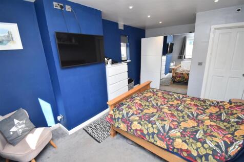 Master bedroom.JPG
