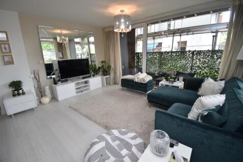 Living room 2.JPG