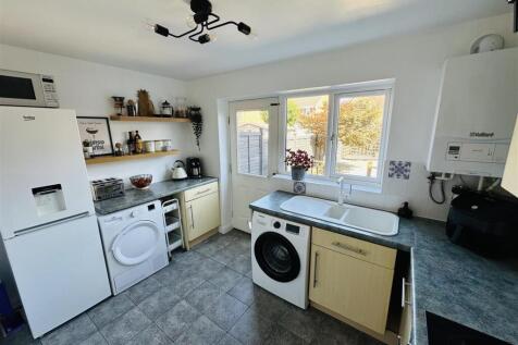 Kitchen 1.jpeg
