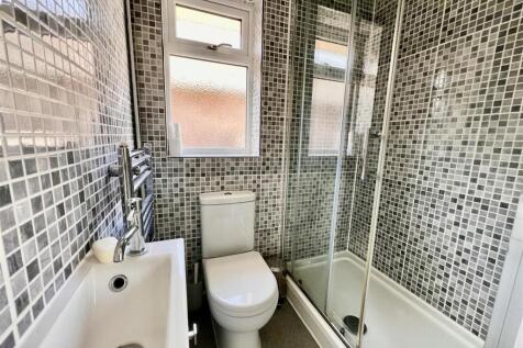 SHower room.jpeg