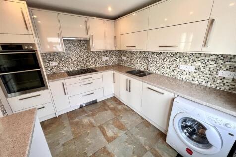 Kitchen 1.jpeg