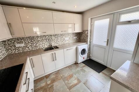 Kitchen 2.jpeg