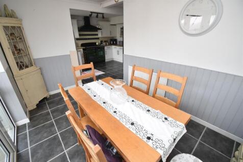kitchen diner 1.JPG