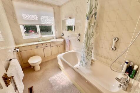 Bathroom.jpeg