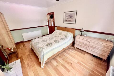 Bed 1.jpeg