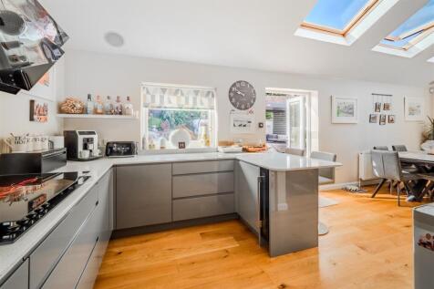 Kitchen (2).jpg