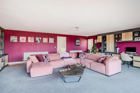 Lounge 1.jpg