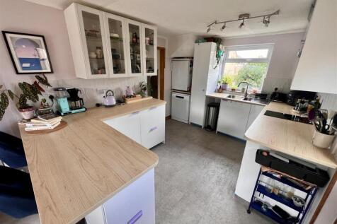 Kitchen 1.jpeg