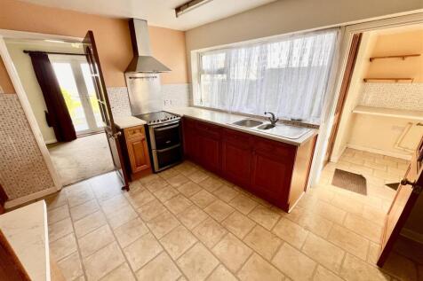 Kitchen 1.jpeg