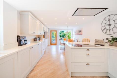Kitchen 1.jpg