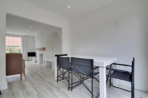 Dining room 2.jpg