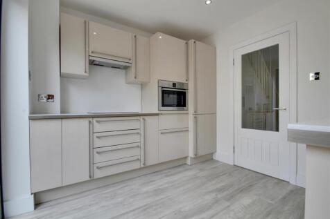 Kitchen 2.jpg
