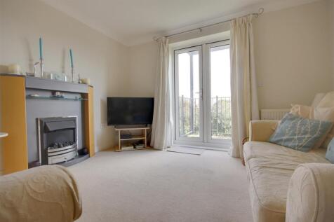Liviing room 2.jpg
