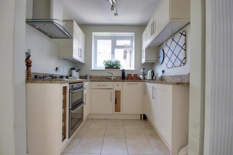 Kitchen 2.jpg