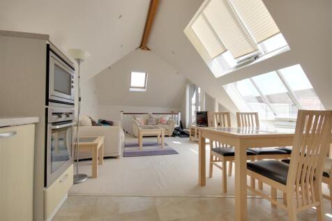 Living room 3.jpg