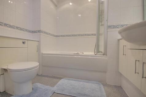 Bathroom 2.jpg