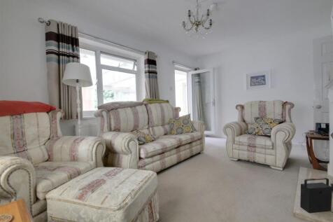 Living room 2.jpg