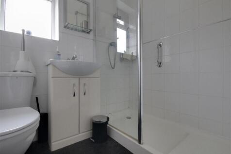Bathroom 2.jpg