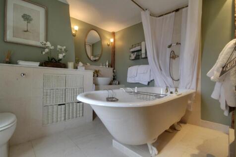 Bathroom.jpg