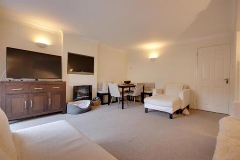 Living room 2.jpg