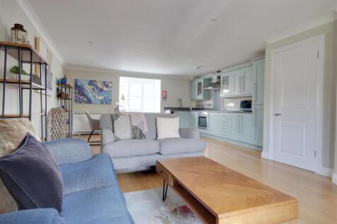 Living room 2.jpg