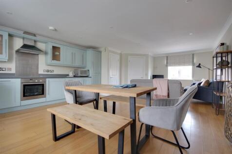 Dining room 2.jpg