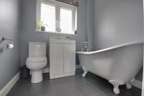 Bathroom.jpg