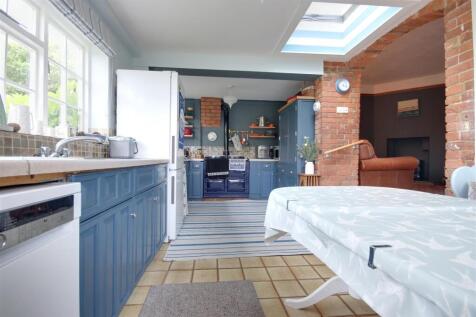 Kitchen 2.jpg