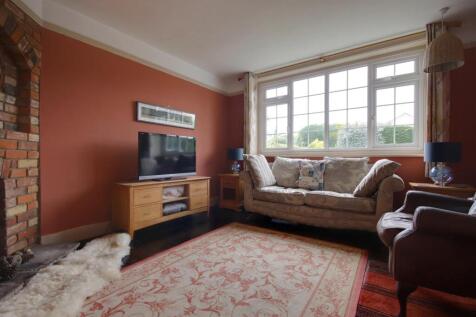 Living room 2.jpg