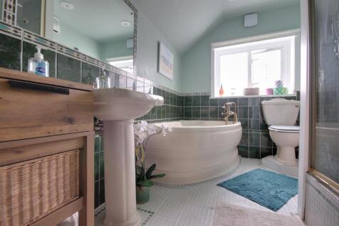 Bathroom.jpg