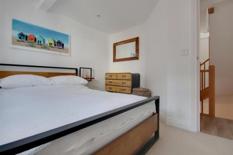 Bedroom 4.jpg