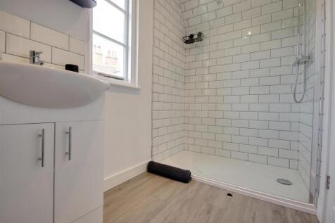Bathroom 2.jpg