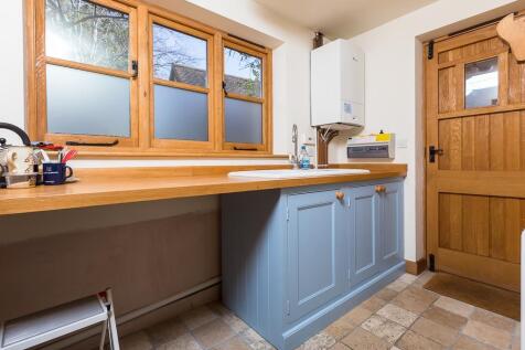 Kitchen area 2.jpg