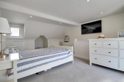 bedroom 4.jpg