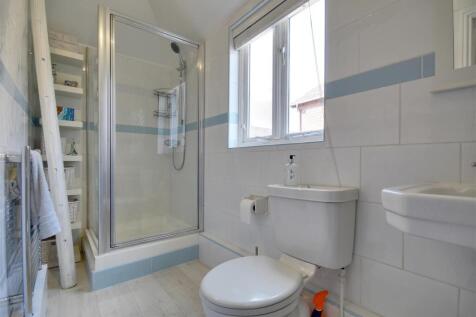 bathroom .jpg