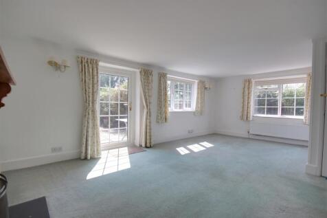 Living room 3.jpg