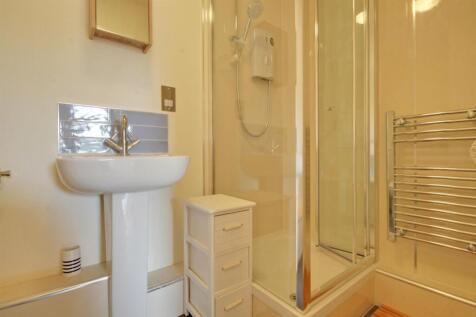 bathroom .jpg