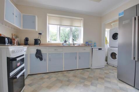 Kitchen 2.jpg