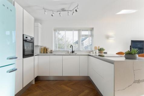 1 Dudsbury Court-21.jpg
