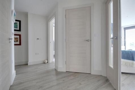 Hallway 2.jpg