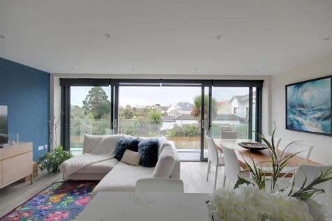 Living room 6.jpg