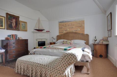 Bedroom 5.jpg