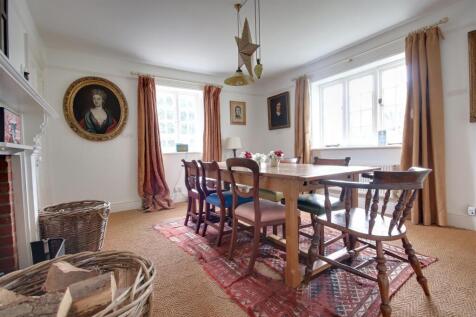 Dining room 2.jpg
