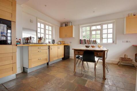 Kitchen 2.jpg